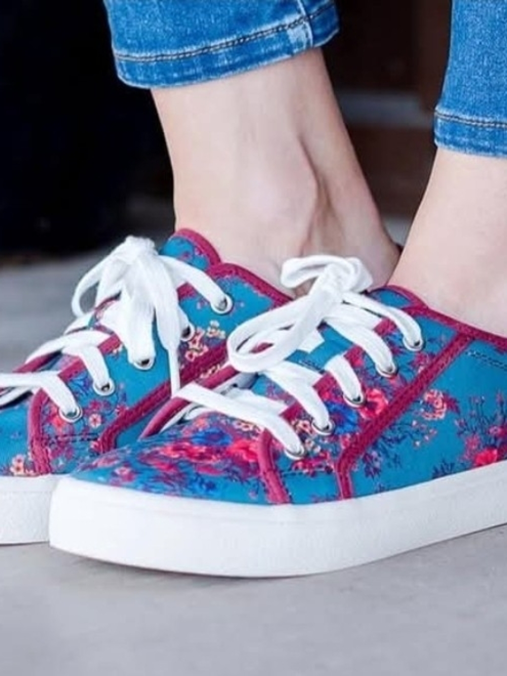 The Pioneer Woman Floral Lace-Up Sneakers